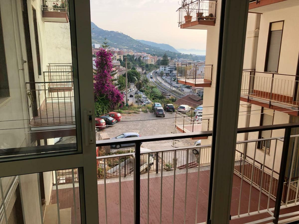 Casa Vacanza Чефалу Екстериор снимка